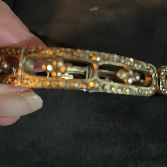 Vintage signed Monet champagne crystals goldtone flexible cuff - Picture 4 of 6